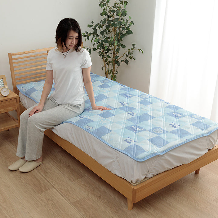 夏に快適!!ひんやり冷たい冷感生地を使用! かわいいネコ柄のプリントの敷パッド 100×200cm 140×200cm