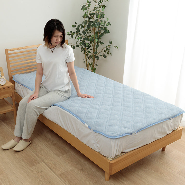 夏に快適!!ひんやり冷たい冷感生地を使用! かわいいネコ柄のプリントの敷パッド 100×200cm 140×200cm