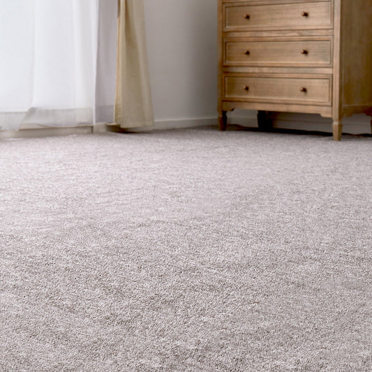 火が点きにくく、万が一火が点いても自己消火性があるため燃え広がりにくい防炎加工の平織カーペット モーエン