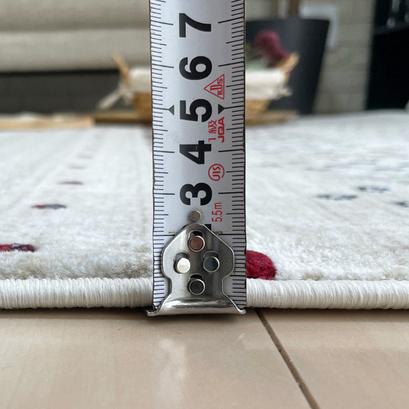 大地の恵みを感じさせてくれる木や花のモチーフがいきいきと愛らしい鮮やかな色合いが印象的なギャベデザインウィルトンラグ カレル 【アイボリー】