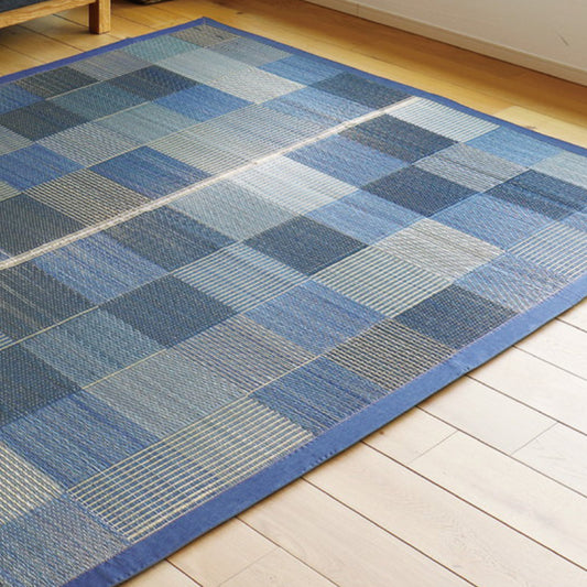 デニムのパッチワークのような柄でをはじくい草ラグ デニムパッチ
