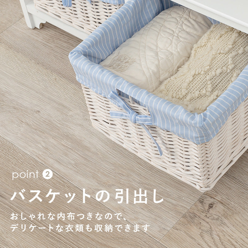 まるでフリルが付いたようなデザインが可愛いデザインのキャビネット。内布付きバスケット4つ付き (約)幅70×奥行30×高さ75cm