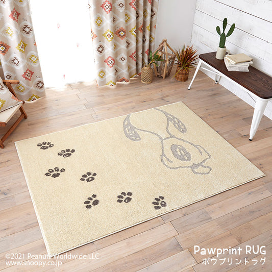 砂浜を散歩するスヌーピーと足跡がデザインされたラグ Pawprint RUG - ポウプリントラグ