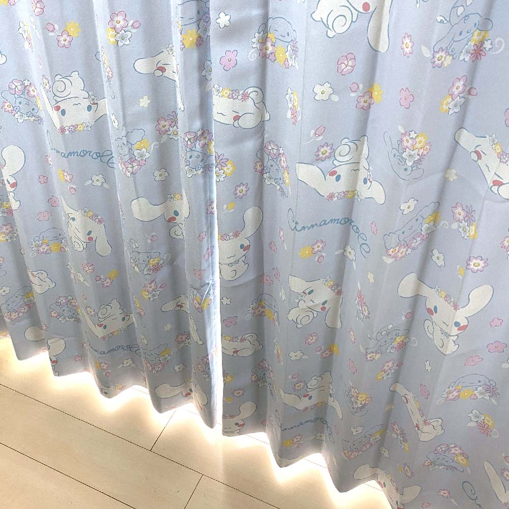【Sanrio サンリオ】シナモロールのシナモンがデザインされた2級遮光カーテン 2枚組