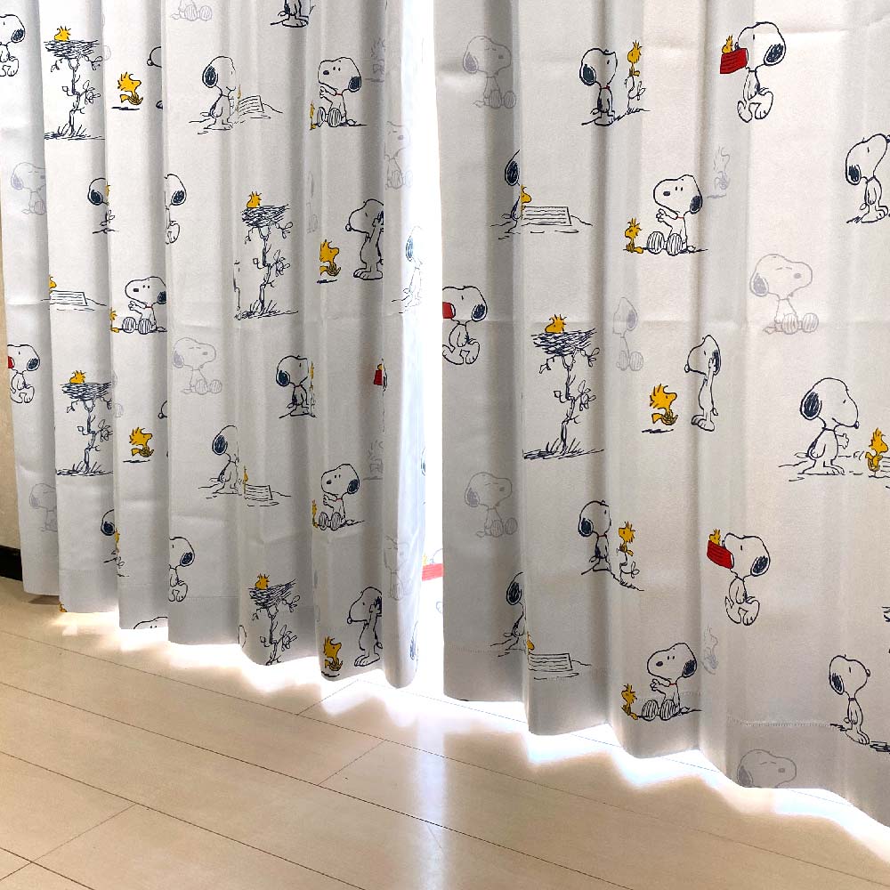 【SNOOPY スヌーピー】スヌーピーの柄がかわいい2級遮光カーテン 2枚組