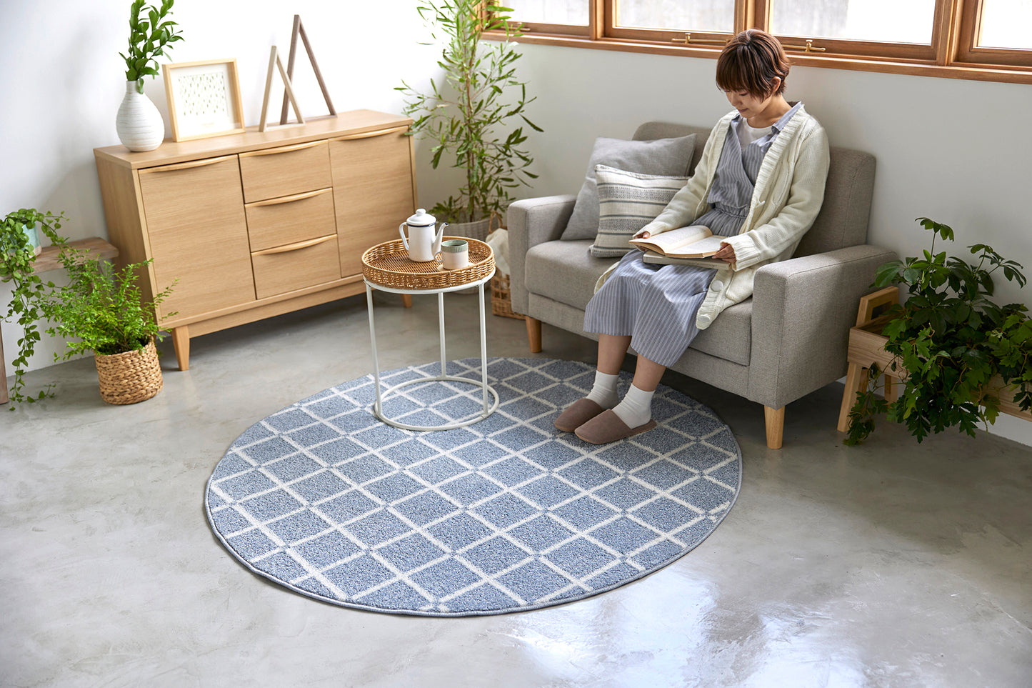 人気の円形サイズがある 日本製防ダニ加工のついたアレルブロックオールシーズンシンプル洗えるチェック柄のラグ オセロ