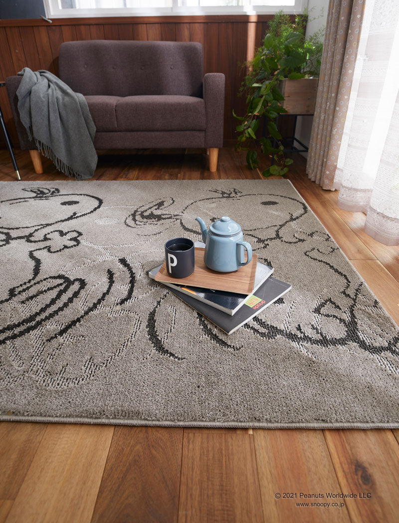 モダンアートのようなダンスを踊るスヌーピーがデザインされたラグ Suppertime RUG - サパータイムラグ