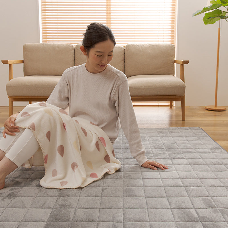 mofua しっとりなめらかな肌触りのプレミアムマイクロファイバーキルトラグ