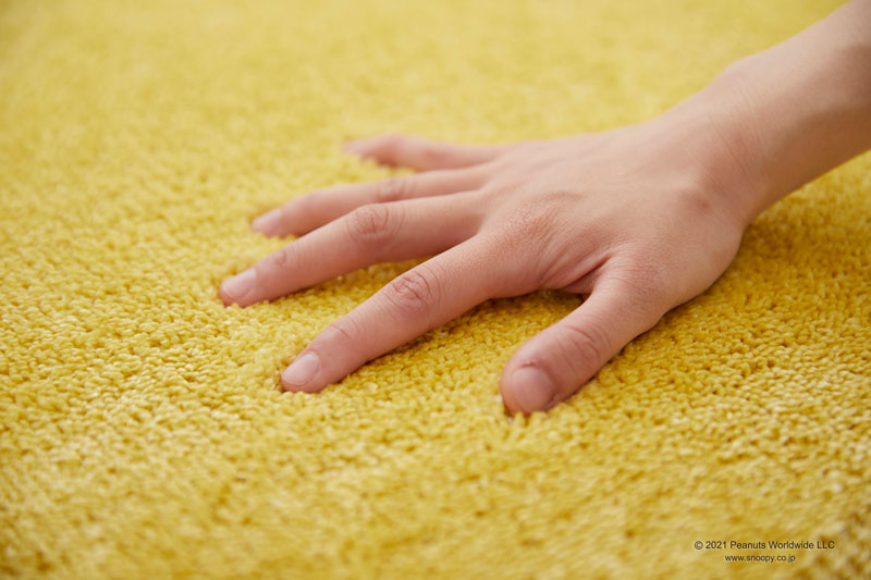 原っぱにたたずむウッドストックがデザインされたラグ Turf RUG - ターフラグ