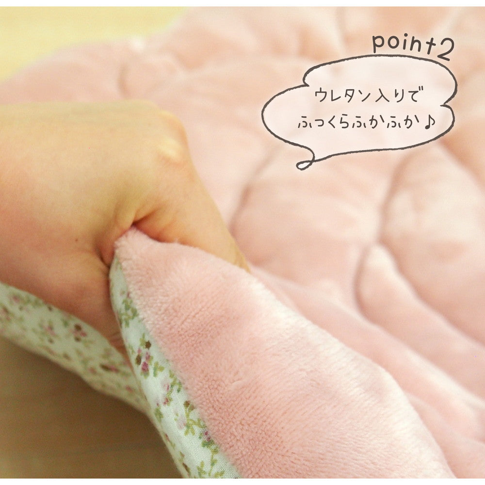 衰えないバラ人気!立体感のあるクッションラグ ローズ