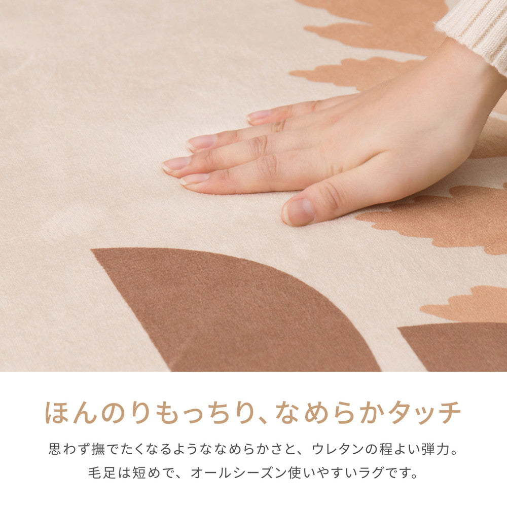 大きなリーフ柄を大胆にデザインしたおしゃれなモンステラ柄ラグ