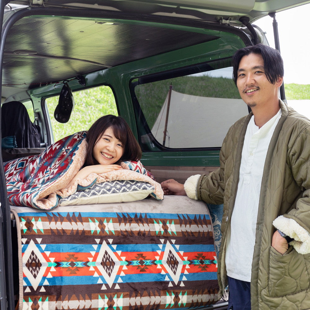 家でも外でもキャンプ気分!two sides インナーボアのリバーシブルはんてん