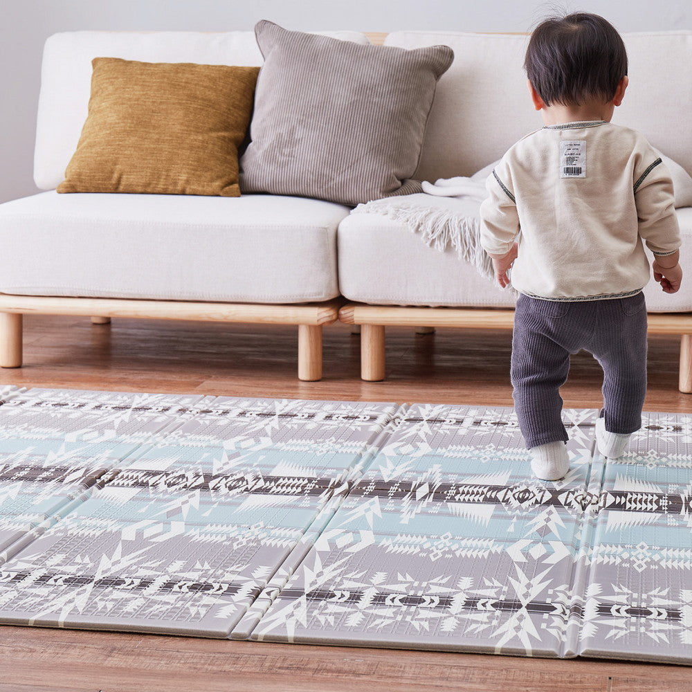 折りたためて水拭きできるプレイマット エクスキリム アウトドアにも