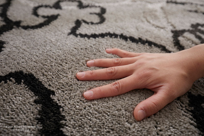 モダンアートのようなダンスを踊るスヌーピーがデザインされたラグ Suppertime RUG - サパータイムラグ