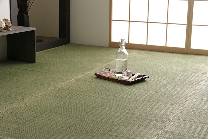 無色カラーで織りに特徴を出したシンプルで素材感のある純国産 い草 上敷き カーペット 格子柄
