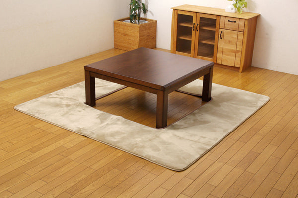 中抜き加工をした掘りごたつ専用のカーペット