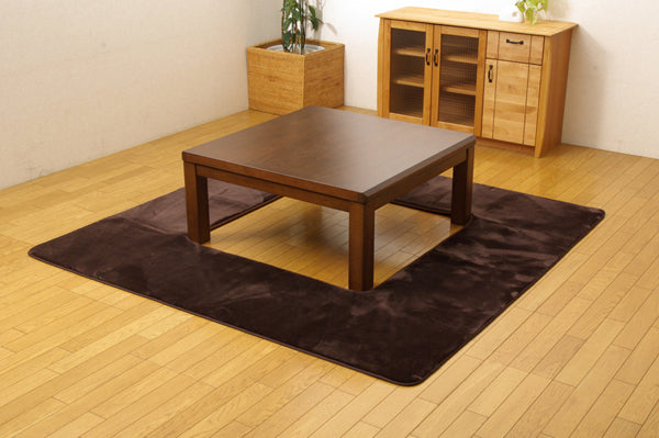 中抜き加工をした掘りごたつ専用のカーペット