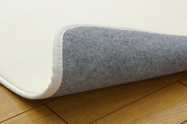 中抜き加工をした掘りごたつ専用のカーペット