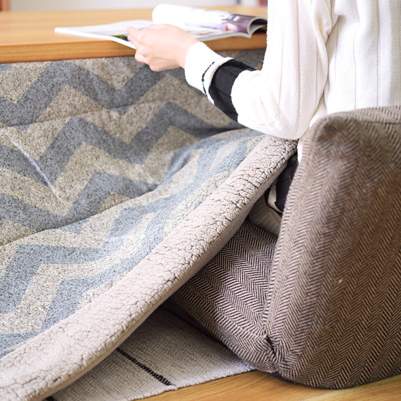 シェブロン柄がおしゃれなこたつ掛け布団 コタツ布団 長方形 190×230cm