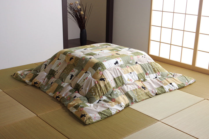 クロネコと和柄のコラボ!こたつ掛け布団 はなね