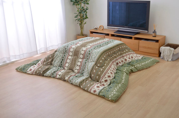 カラフルな幾何柄が特徴!高品質なこたつ掛け布団