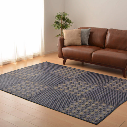 八丈島に伝わる草木染めの絹織物「黄八」 をイメージしてデザインされた和モダンテイストのい草ラグ