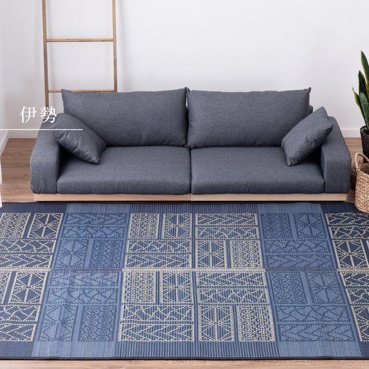 古くから着物などの型染に用いられる「伊勢型紙」を表現したい草ラグ 伊勢