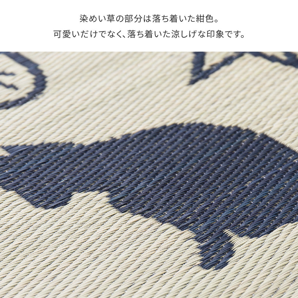手書き風のイラストといろんなポーズの黒猫がキュートない草ラグ キューティーキャット