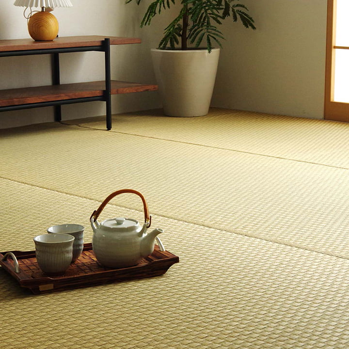 織りで市松柄を表現したシンプルない草上敷きカーペット