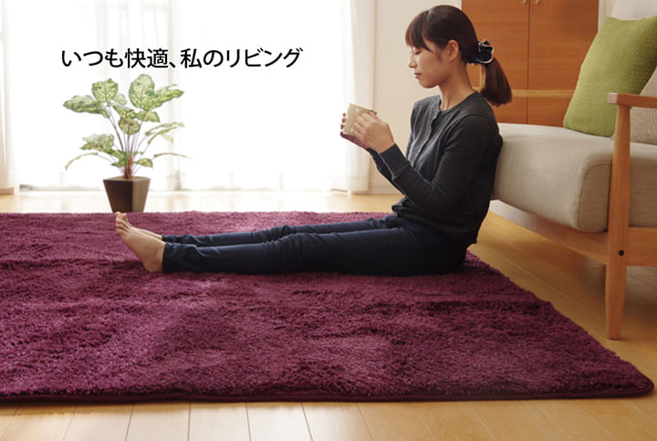 カーペットの下に敷くだけでふんわり柔らかいクッション性を追求した滑り止めシート