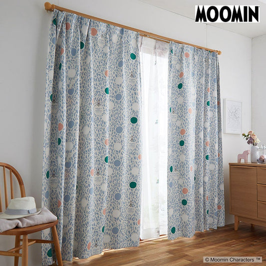 【MOOMIN ムーミン】ムーミンがママにミルクを届ける最中 2級遮光カーテン COLOR CIRCLE - カラーサークル ブルー