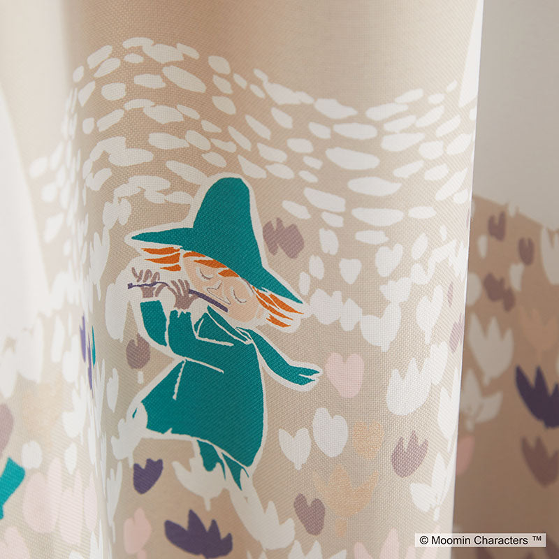 【MOOMIN ムーミン】花畑でフルートを吹くのはスナフキン 2級遮光カーテン SOFT MELODY - ソフトメロディ ベージュ
