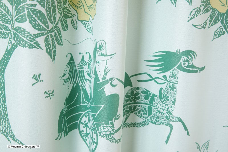 【MOOMIN ムーミン】ハナウマがひくのは豪華な馬車 2級遮光カーテン CARRIAGE - キャリッジ グリーン