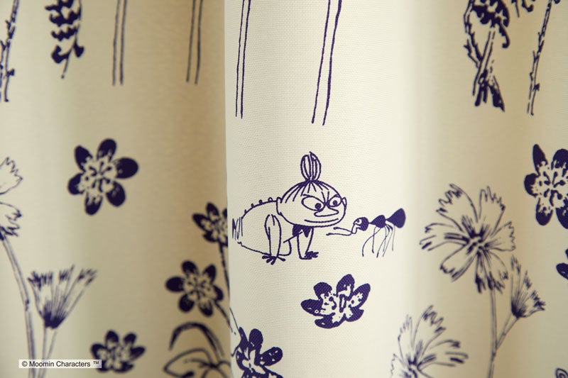 【MOOMIN ムーミン】ミムラねえさんとちびのミイが森の中でかくれんぼ 2級遮光カーテン HIDE AND SEEK - ハイアンドシーク アイボリー
