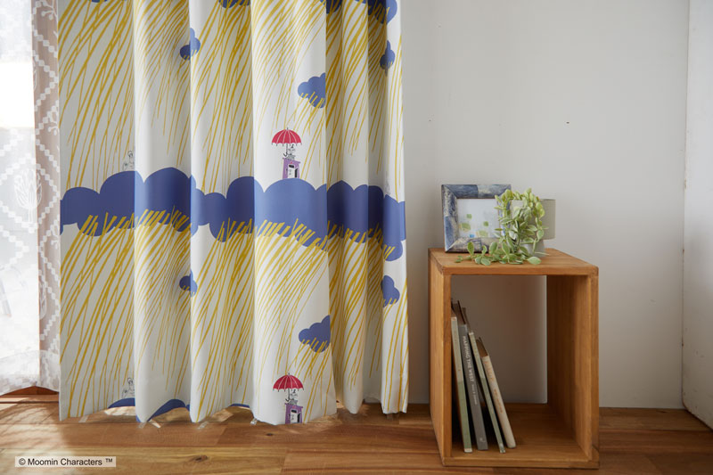 【MOOMIN ムーミン】嵐の中のちびのミイとムーミン 2級遮光カーテン RAIN DROP - レインドロップ ブルー 幅100×丈135~200cm(1枚入)