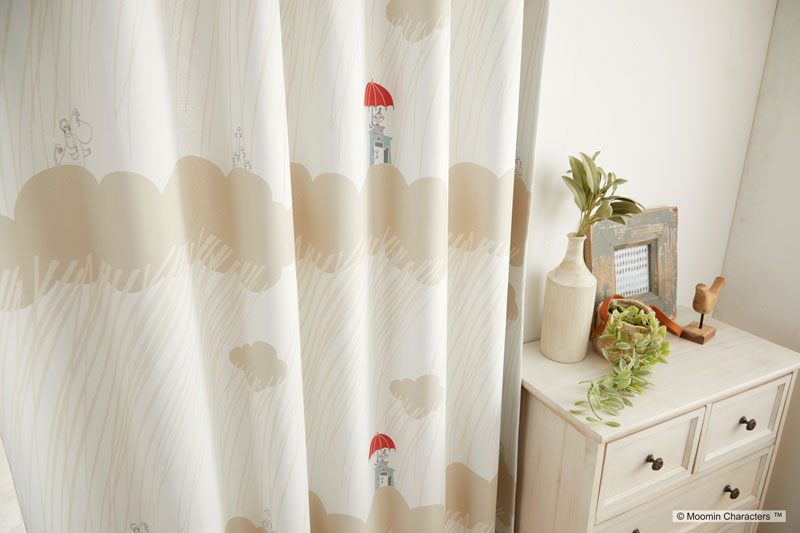 【MOOMIN ムーミン】嵐の中のちびのミイとムーミン 2級遮光カーテン RAIN DROP - レインドロップ ベージュ 幅100×丈135~200cm(1枚入)