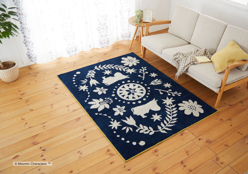 【MOOMIN ムーミン】北欧の伝統柄の中に森で暮らすムーミンたちを表現したラグ FOLK LINE RUG - フォークラインラグ ネイビー