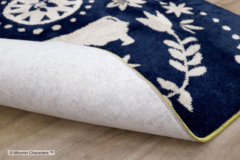 【MOOMIN ムーミン】北欧の伝統柄の中に森で暮らすムーミンたちを表現したラグ FOLK LINE RUG - フォークラインラグ ネイビー
