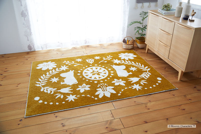 【MOOMIN ムーミン】北欧の伝統柄の中に森で暮らすムーミンたちを表現したラグ FOLK LINE RUG - フォークラインラグ イエロー