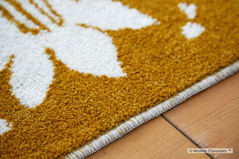 【MOOMIN ムーミン】北欧の伝統柄の中に森で暮らすムーミンたちを表現したラグ FOLK LINE RUG - フォークラインラグ イエロー