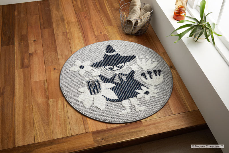 【MOOMIN ムーミン】小花に囲まれて遊んでいるスナフキンの円形ラグ M KOBANA RUG - M コバナラグ スナフキン