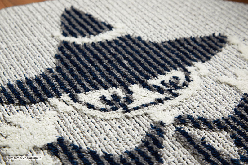 【MOOMIN ムーミン】小花に囲まれて遊んでいるスナフキンの円形ラグ M KOBANA RUG - M コバナラグ スナフキン