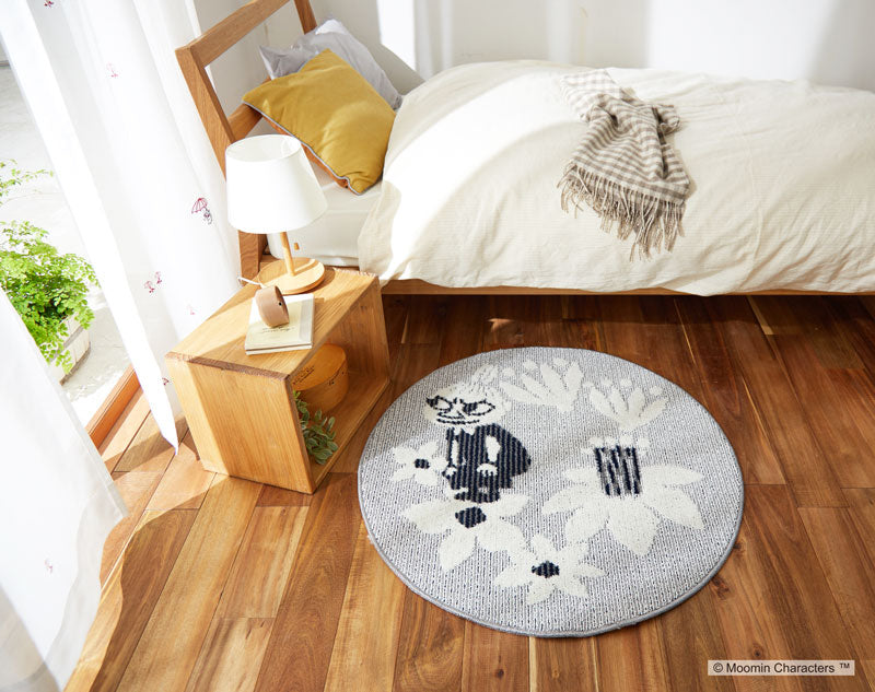 【MOOMIN ムーミン】小花に囲まれて遊んでいるちびのミイの円形ラグ M KOBANA RUG - M コバナラグ ミー