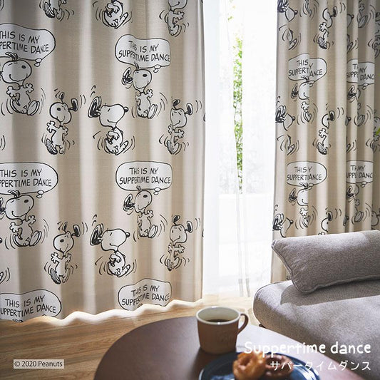 スヌーピーのキャラクターがデザインされた遮光カーテン Suppertime dance - サパータイムダンス