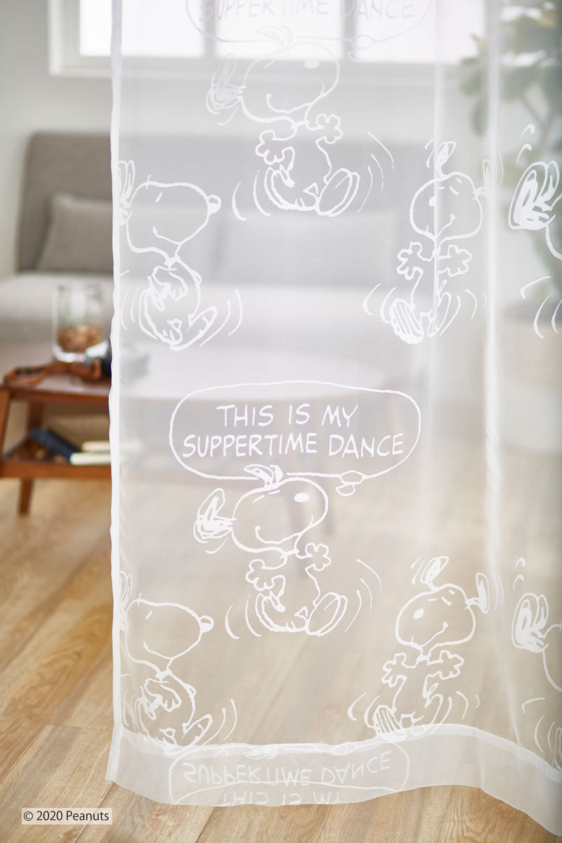 スヌーピーのキャラクターがデザインされたレースカーテン Suppertime dance voile - サパータイムダンスボイル 幅100×丈133~198cm(1枚入)