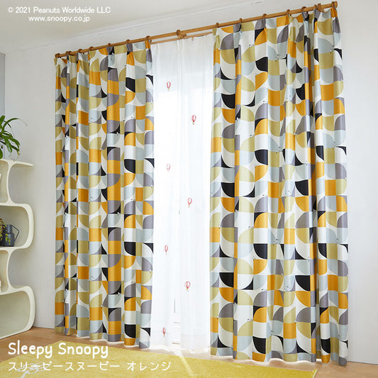 【SNOOPY スヌーピー】柄の中で寝たりくつろいだりするスヌーピーの2級遮光カーテン Sleepy Snoopy - スリーピースヌーピー オレンジ