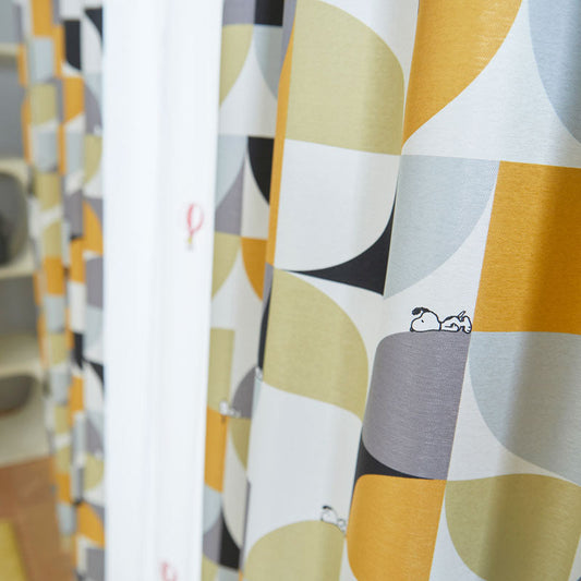 【SNOOPY スヌーピー】柄の中で寝たりくつろいだりするスヌーピーの2級遮光カーテン Sleepy Snoopy - スリーピースヌーピー オレンジ 幅100×丈135~200cm(1枚入)