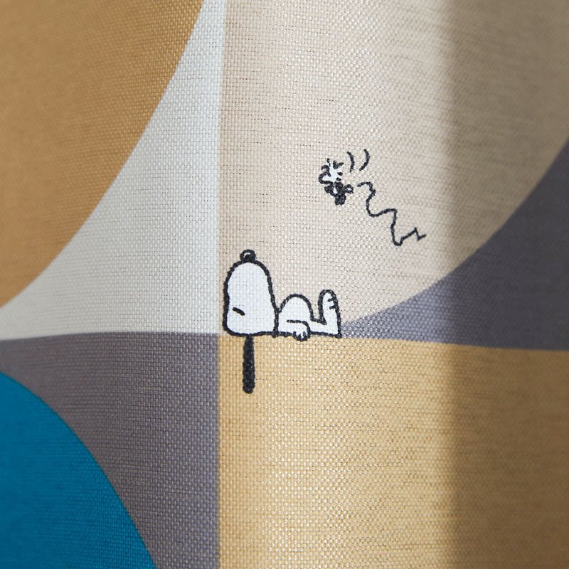 【SNOOPY スヌーピー】柄の中で寝たりくつろいだりするスヌーピーの2級遮光カーテン Sleepy Snoopy - スリーピースヌーピー ブルー