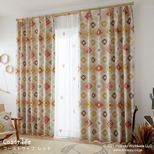 【SNOOPY スヌーピー】ビーグル・スカウトとスパイクのアウトドア風デザインの2級遮光カーテン Coast life - コーストライフ レッド 幅100×丈135~200cm(1枚入)