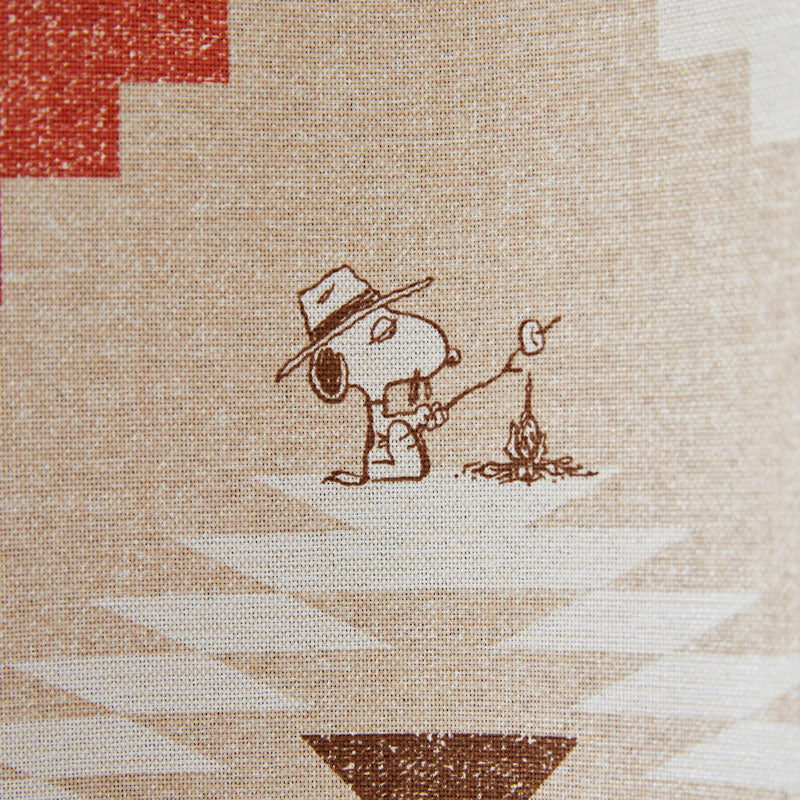 【SNOOPY スヌーピー】ビーグル・スカウトとスパイクのアウトドア風デザインの2級遮光カーテン Coast life - コーストライフ レッド